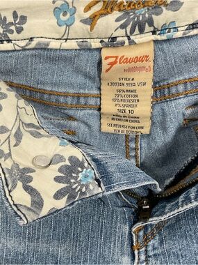 FLAVOUR By BUBBLEGUM Denim( Bermuda length-cuffed)Shorts—size 10 Y2K A+